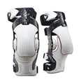 Joelheira Pod K8 3.0 Carbon/Grafite – Órtese Articulada em Fibra de Carbono para Motocross e Enduro